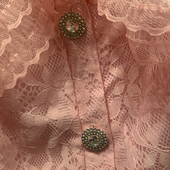 🩷🩷SHEIN CURVE 1X PINK DRESSY TOP. WITH BEAUTIFUL BLING BUTTONS🩷🩷 - Picture 4 of 5